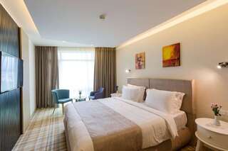 Отель Best Western Premier Batumi Батуми Четырехместный номер с кроватью размера «king-size»-1